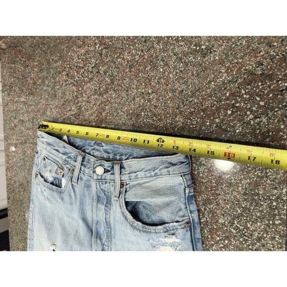 Levi’s Premium 501 S straigh Jean in Light Wash Size 26 Rip & Distress raw hem - Picture 7 of 14